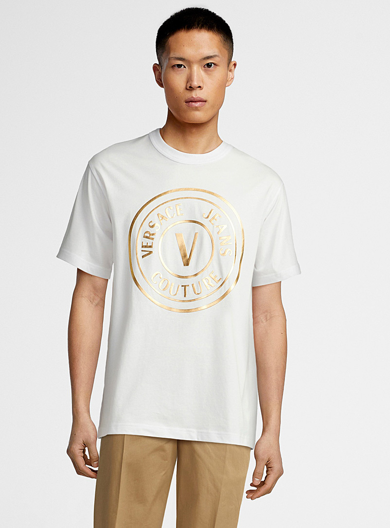 Versace Jeans Couture: Le t-shirt blanc logo doré Blanc à motifs pour homme