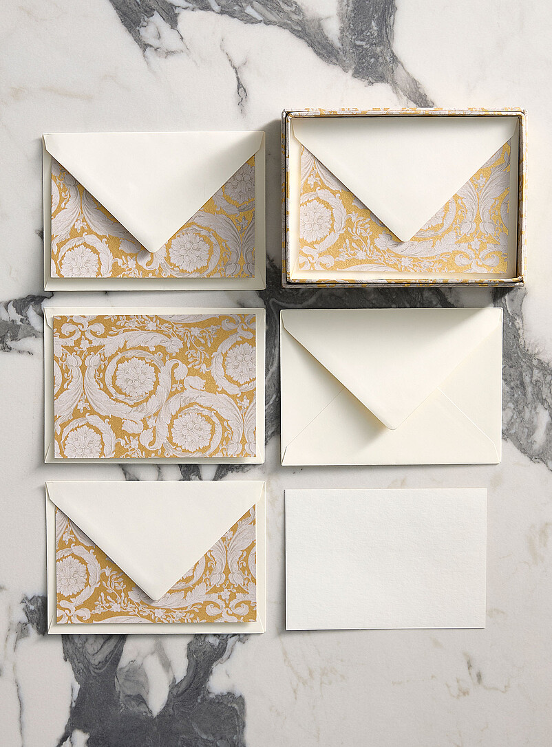 Versace Pattern Box Versace: Designer Collection for Men | Édito Simons Canada | Simons