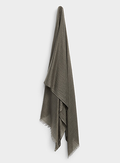 Lightweight pleated scarf