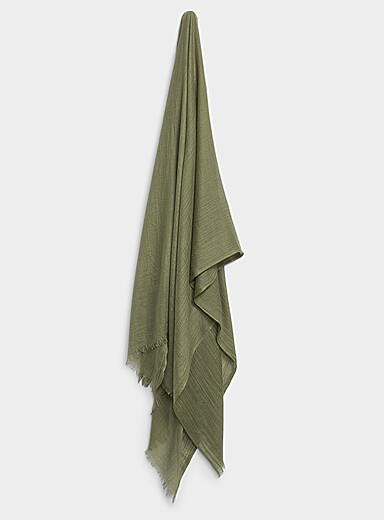 Lightweight pleated scarf