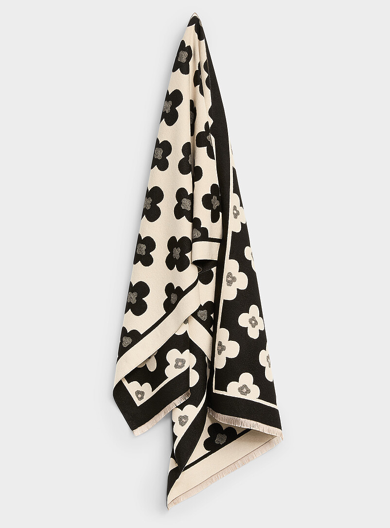 Two-tone clover scarf product image 2