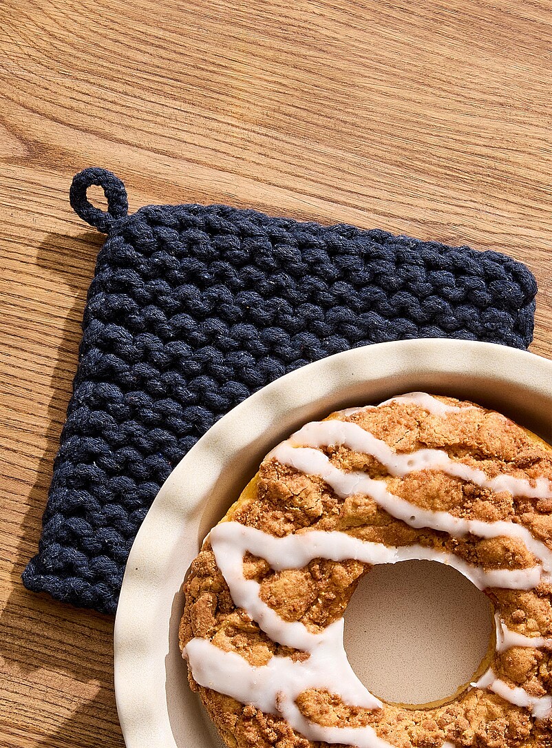 Danica Green Monochrome crocheted trivet 21 x 21 cm