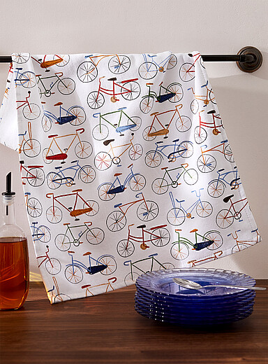Le linge &agrave; vaisselle bicyclettes color&eacute;es