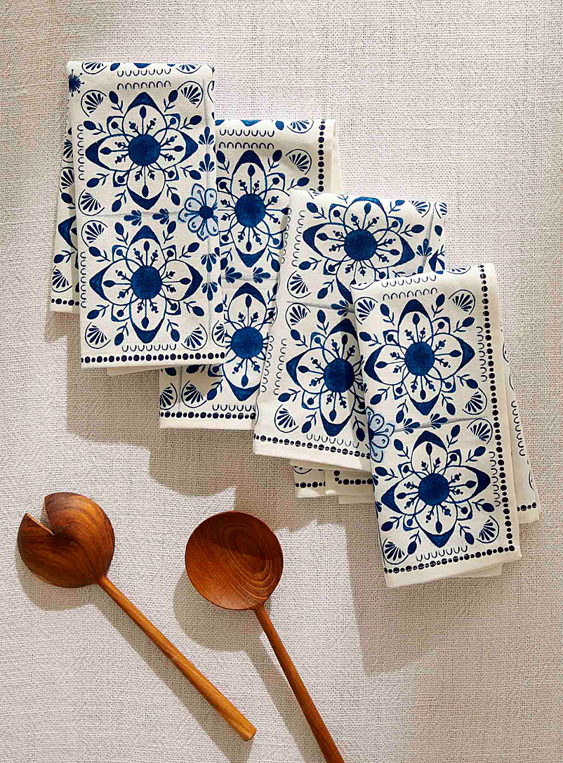 Danica: Les serviettes de table tapisserie florale Ensemble de 4 Blanc à motifs