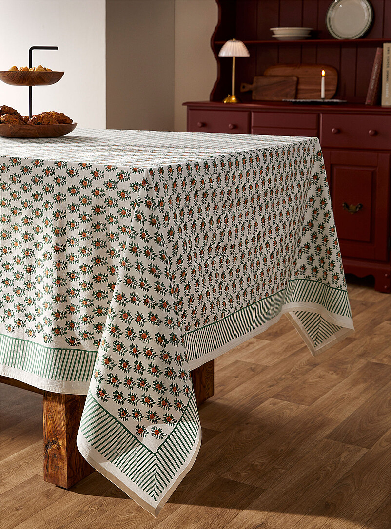 Tablecloths | Simons Canada