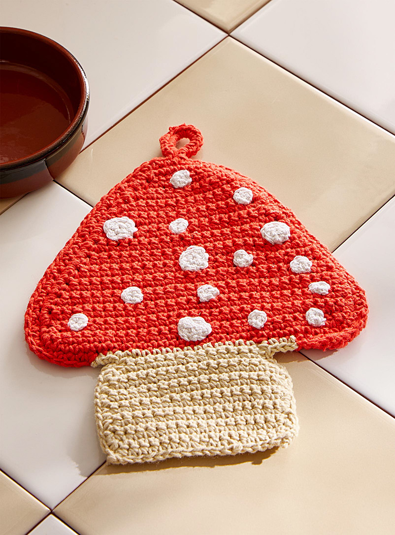 Danica Red Mushroom crocheted trivet 17 x 20 cm