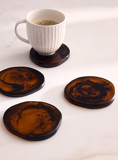 Les sous-verres r&eacute;sine ambr&eacute;e effet fum&eacute; Ensemble de 4