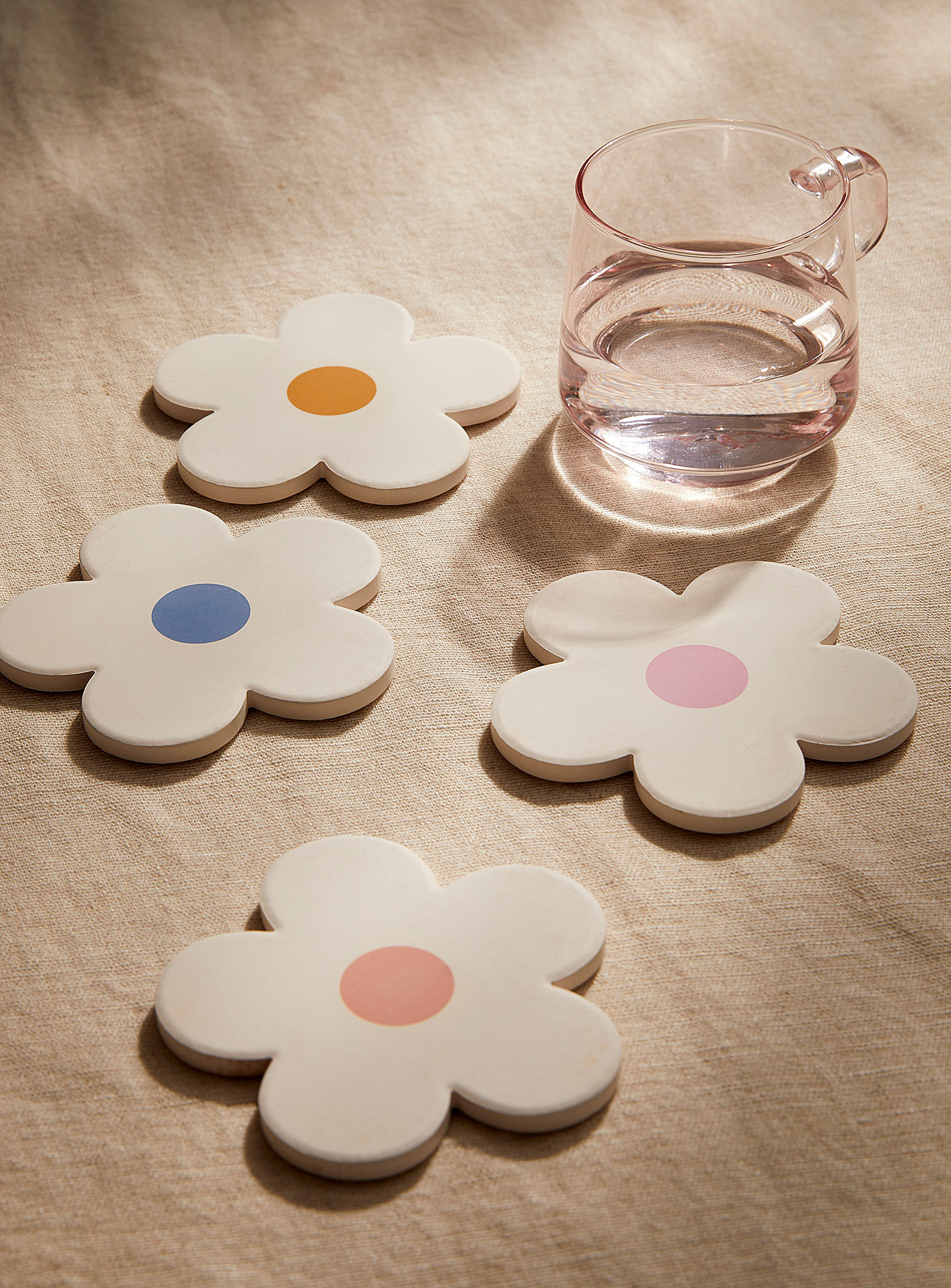 Danica Daisy Coasters Set Of 4 In Patterned White