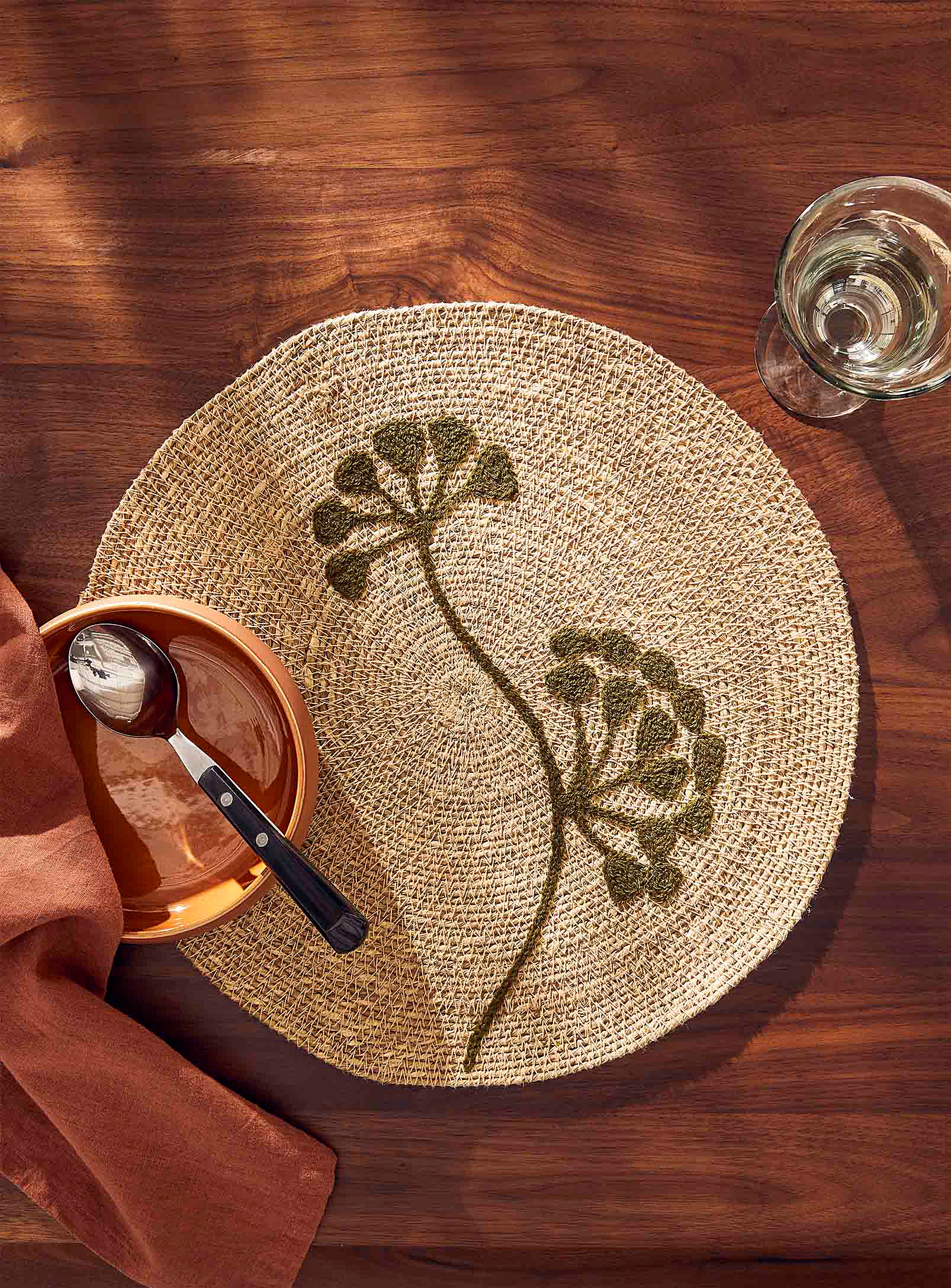 Danica Accent Flower Seagrass Placemat In Patterned Ecru