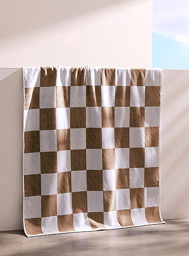Checkered organic cotton beach towel 86 x 160 cm <b>Live Outside exclusive collection</b>