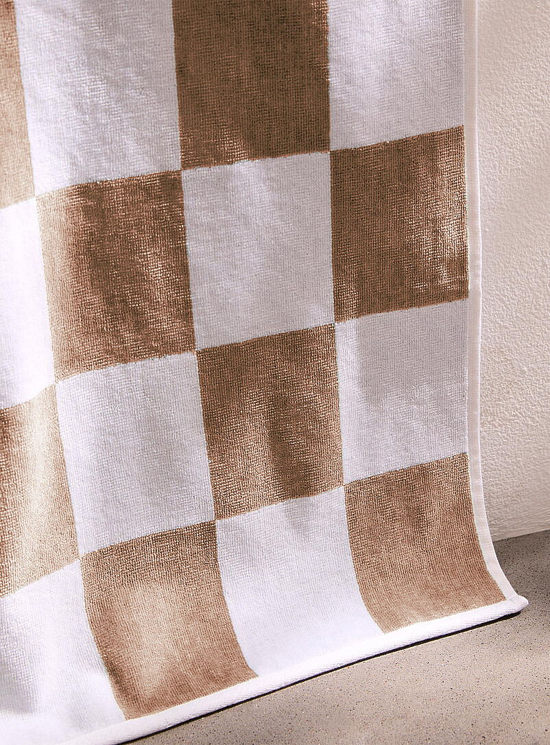 Simons Maison: La serviette de plage damier coton bio 86 x 160 cm <b>Collection exclusive Vivre dehors</b> Brun clair
