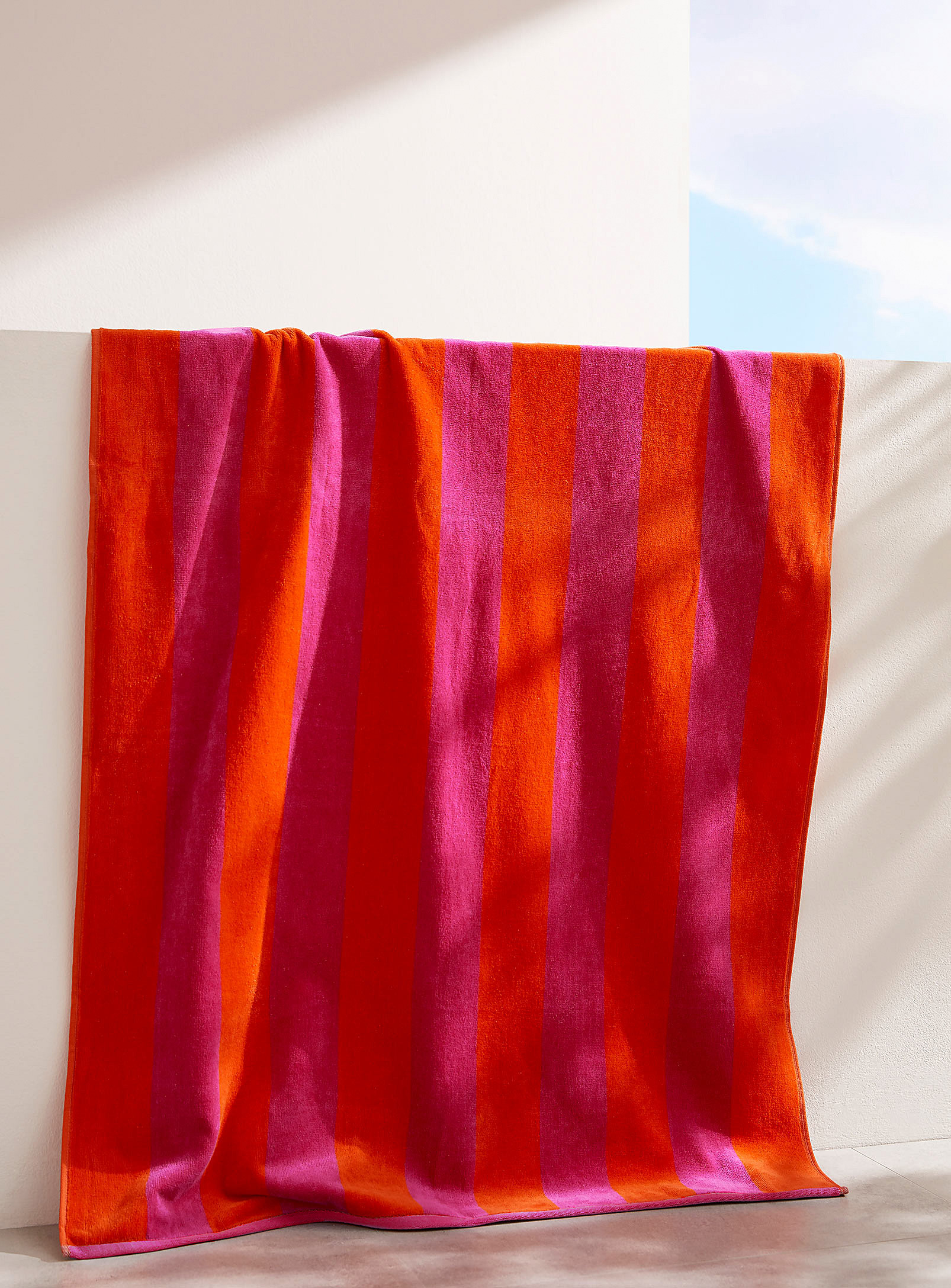 Simons Maison Parasol-stripe Organic Cotton Beach Towel 86 X 160 Cm In Patterned Crimson