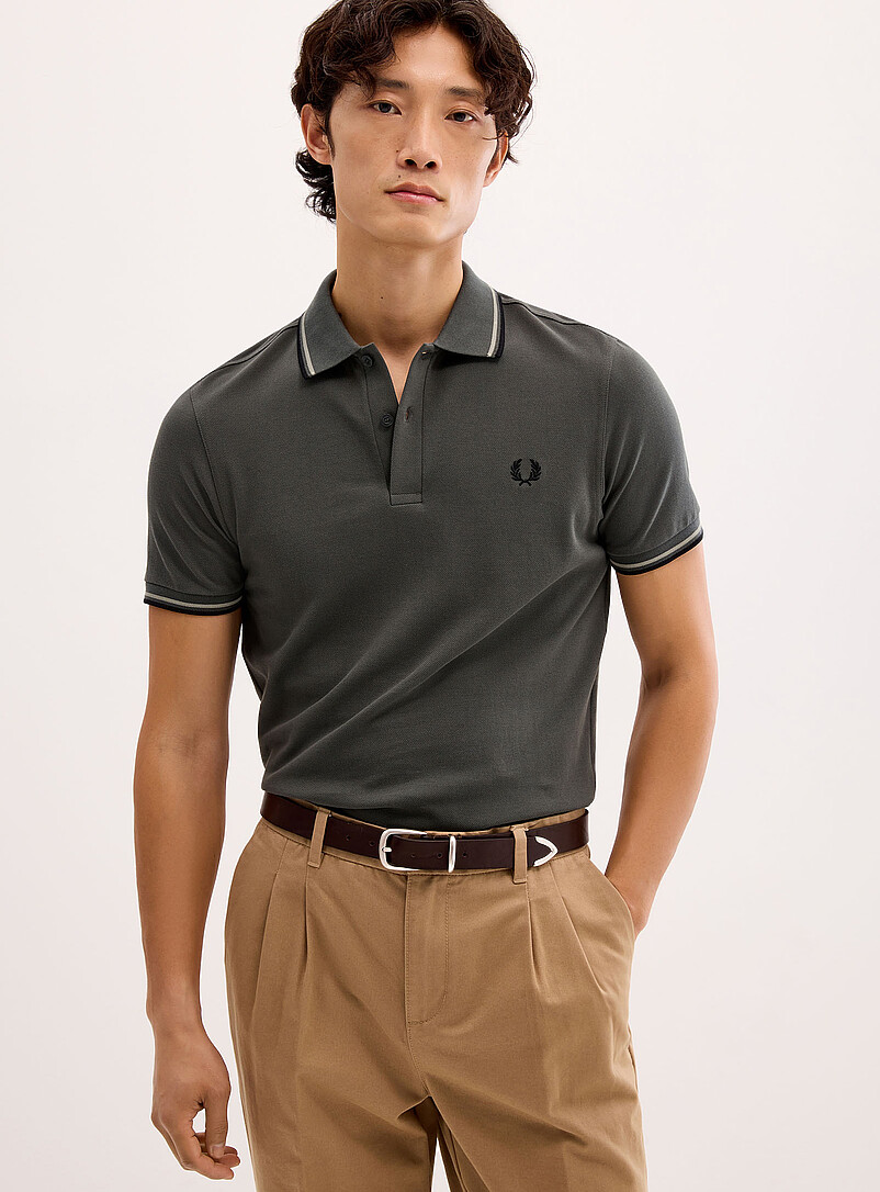Fred Perry: Le polo piqu&eacute; Perry couleurs estivales Bleu p&acirc;le - Bleu ciel pour homme