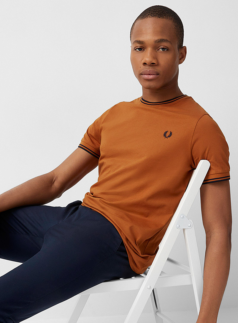 Fred Perry: Le t-shirt bordures côtelées Orange pour homme