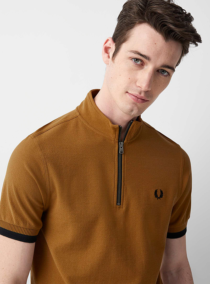 Fred Perry: Le t-shirt demi-zip tricot Miel chameau pour homme