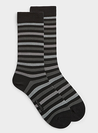 La chaussette habill&eacute;e rayures monochrome