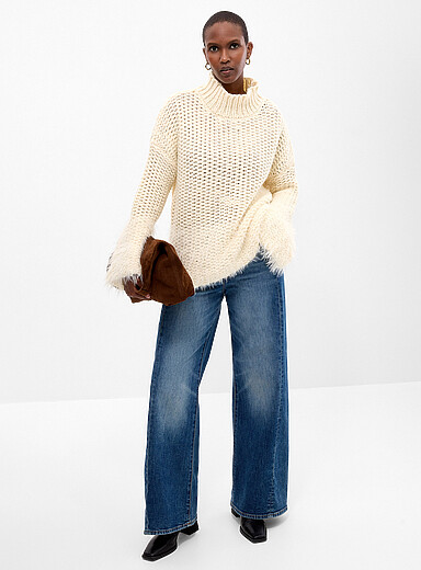 Contemporaine: Le chandail col montant bordures chenille Blanc cass&eacute; pour femme