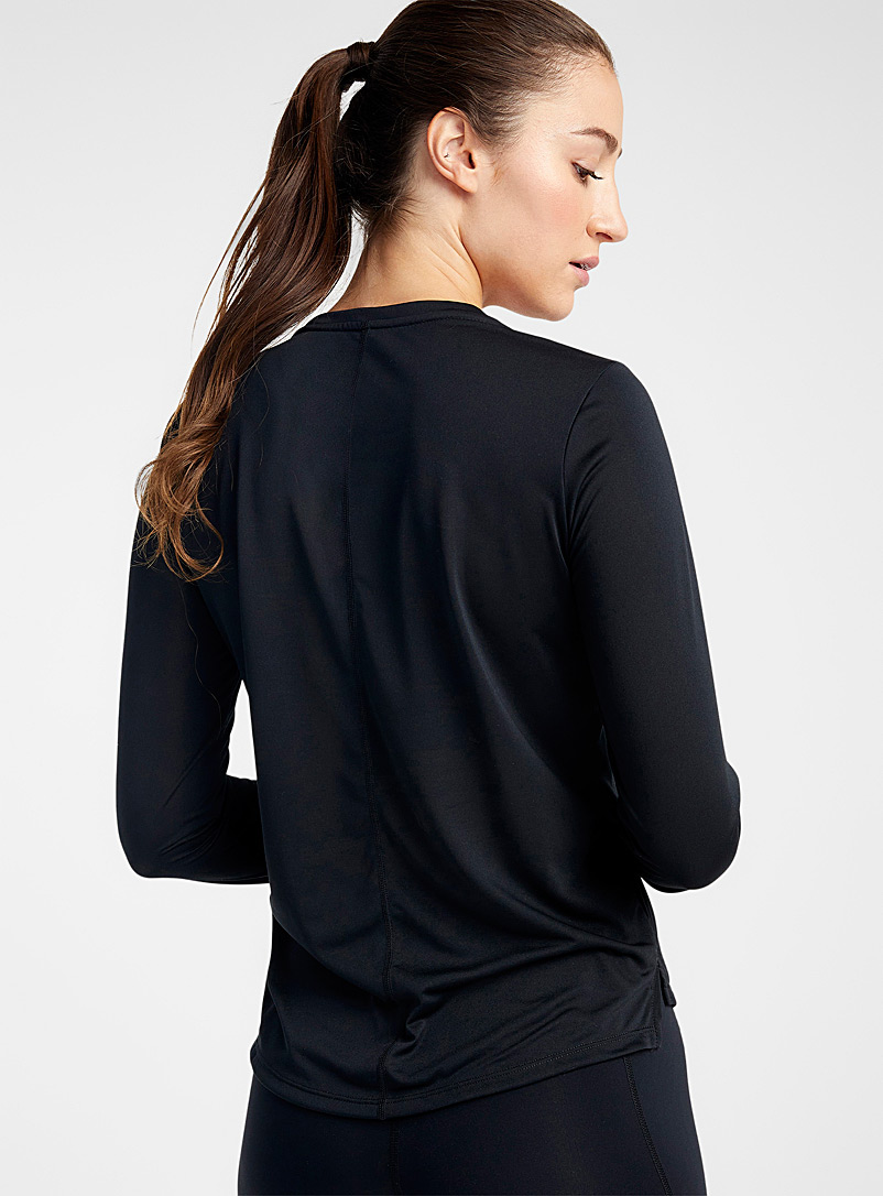Nike: Le t-shirt léger manches longues Noir pour femme