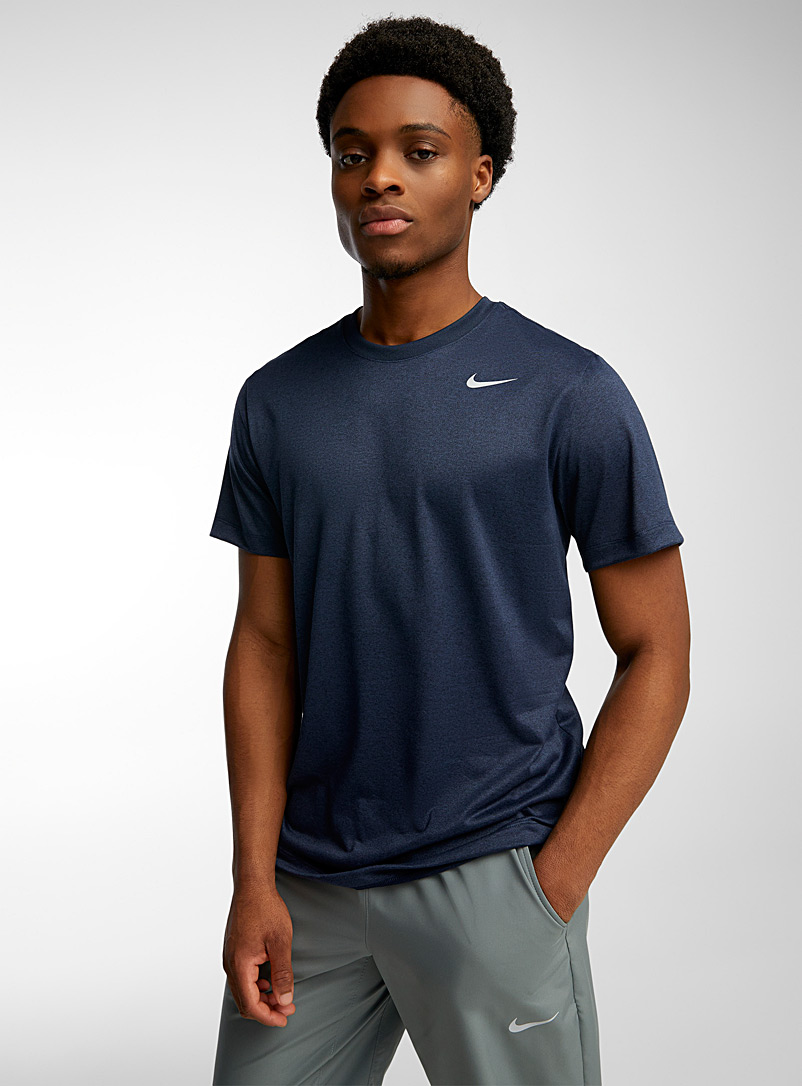 Nike: Le t-shirt Nike Legend Bleu foncé pour homme