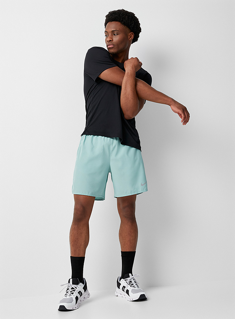 Nike: Le short fluide Challenger 7 po Sarcelle-turquoise-aqua pour homme