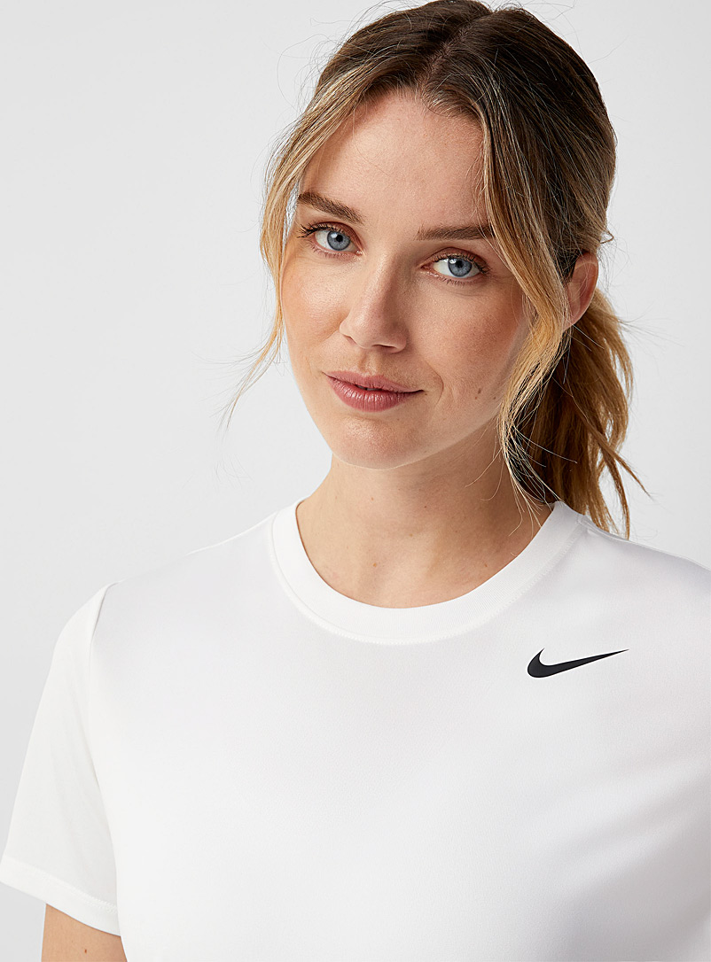 Nike: Le t-shirt Nike Legend Blanc pour femme