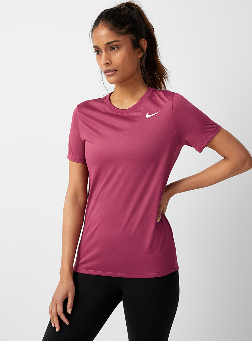 Nike: Le t-shirt Nike Legend Pourpre foncé pour femme