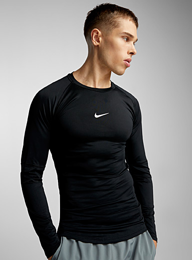 Le t-shirt ajust&eacute; manches longues Pro