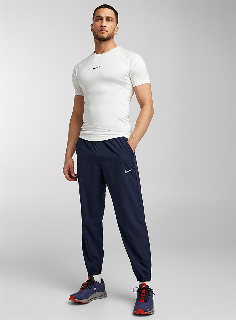 Nike: Le jogger toile légère Marine pour homme