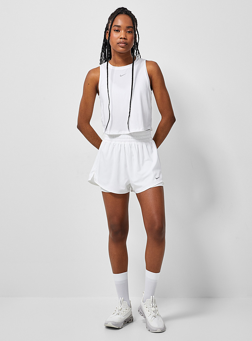 Nike: Le short fluide 2-en-1 One Blanc pour femme
