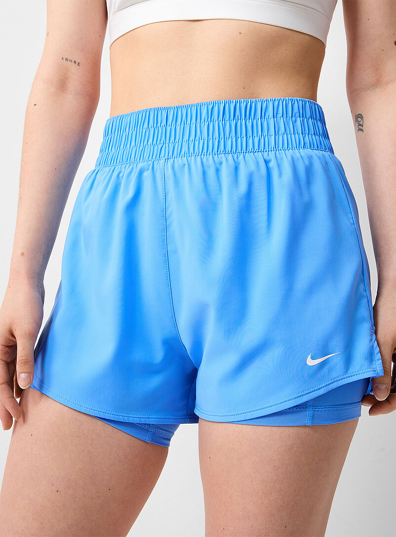 Nike: Le short fluide 2-en-1 One P&ecirc;che pour femme