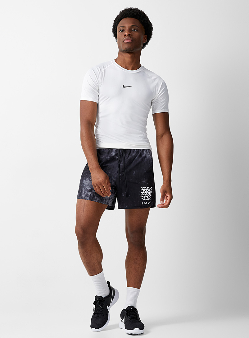 Nike: Le short craquelé '72 Unlimited Noir à motifs pour homme
