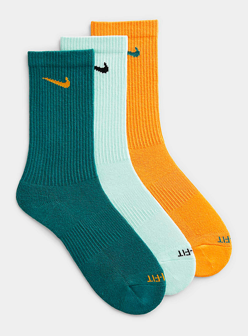 https://imagescdn.simons.ca/images/5821-236888-46-A1_2/everyday-plus-sorbet-coloured-socks-3-pack.jpg?__=1