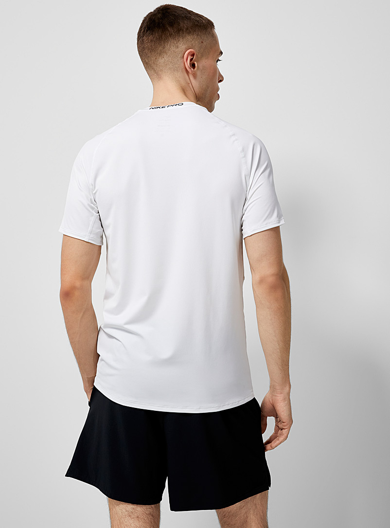 Nike: Le t-shirt ajust&eacute; raglan logo Pro Blanc pour homme