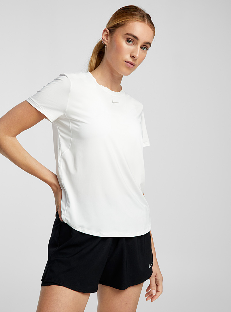Nike: Le t-shirt poids plume One Blanc pour femme
