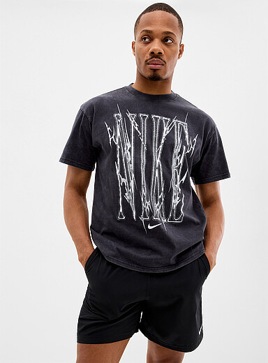 Nike: Le t-shirt graphique Max90 effet d&eacute;lav&eacute; Noir pour homme