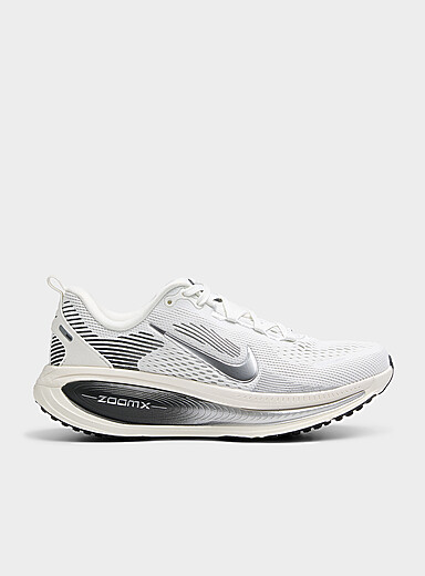 Nike: Le sneaker Vomero 18 blanc et argent Femme Blanc pour femme