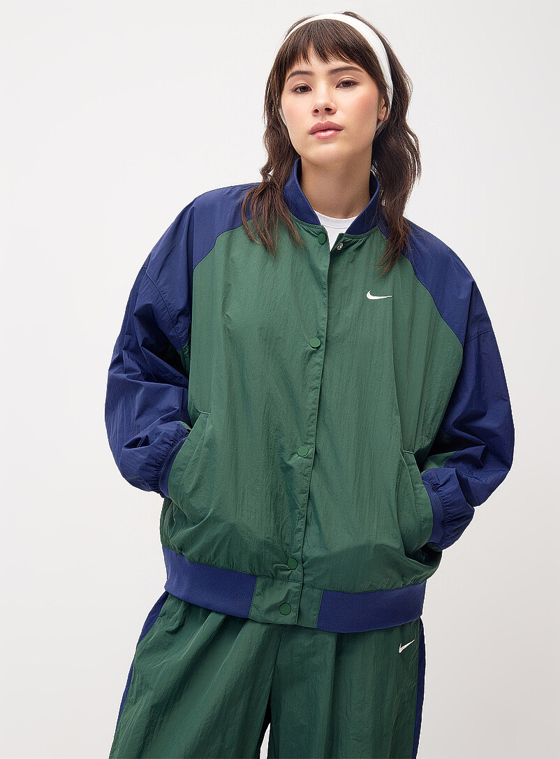 Nike: La veste nylon blocs couleur Marine et vert pour femme