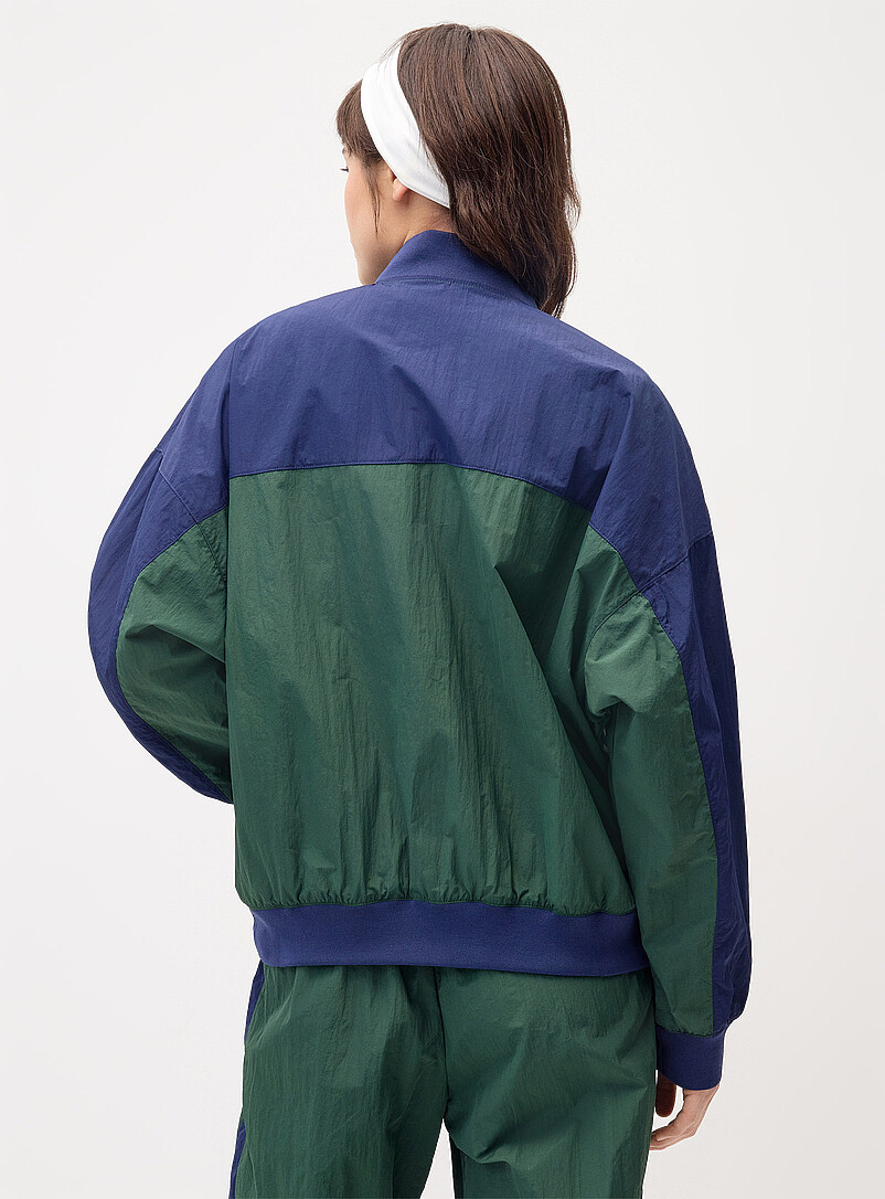 Nike: La veste nylon blocs couleur Marine et vert pour femme