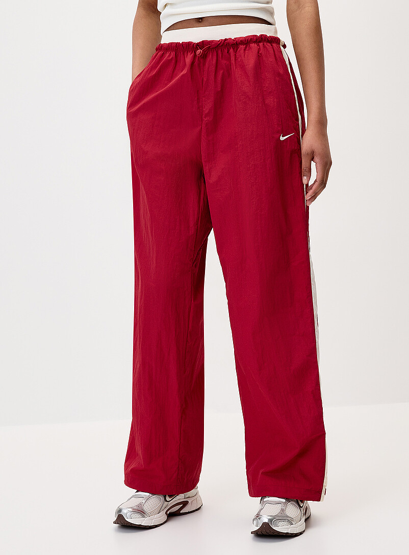Nike: Le pantalon nylon jambe large Vert fonc&eacute; pour femme