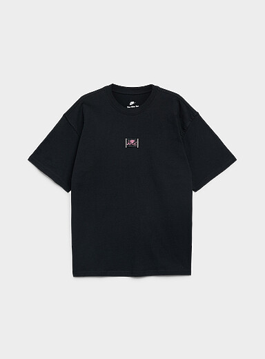 Love is in the air graphic T-shirt