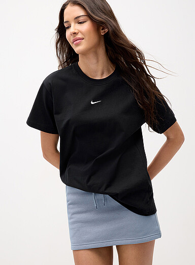 Nike: Le t-shirt logo brod&eacute; central Noir pour femme