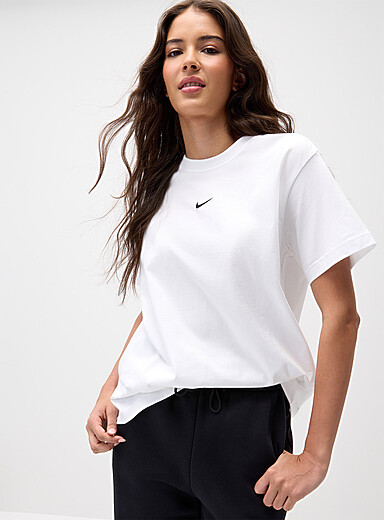 Le t-shirt logo brod&eacute; central