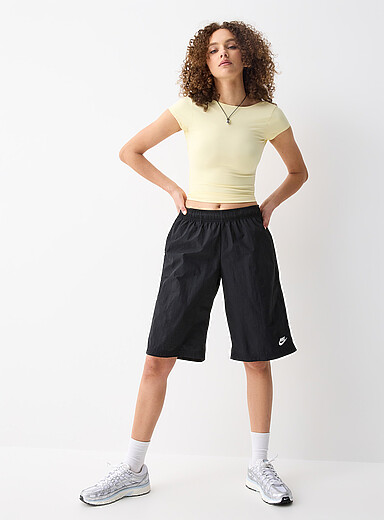 Nike: Le bermuda toile l&eacute;g&egrave;re logo Noir pour femme