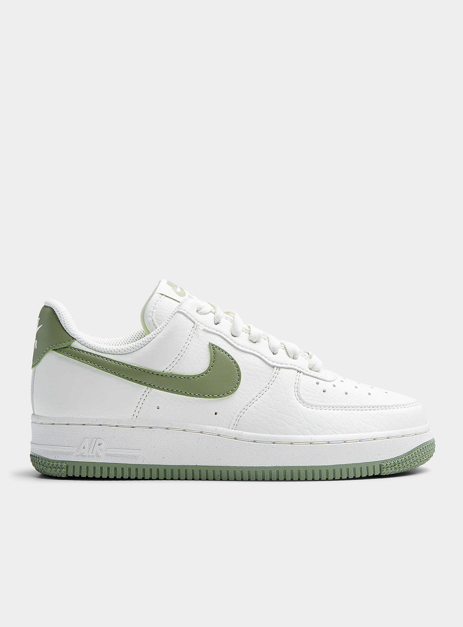 Nike - Chaussures Le Sneaker Air Force 1 '07 logo sauge Femme
