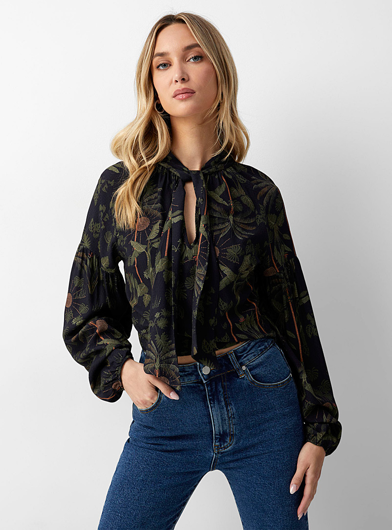 Icône Patterned Black Nocturnal jungle tie cropped blouse for women