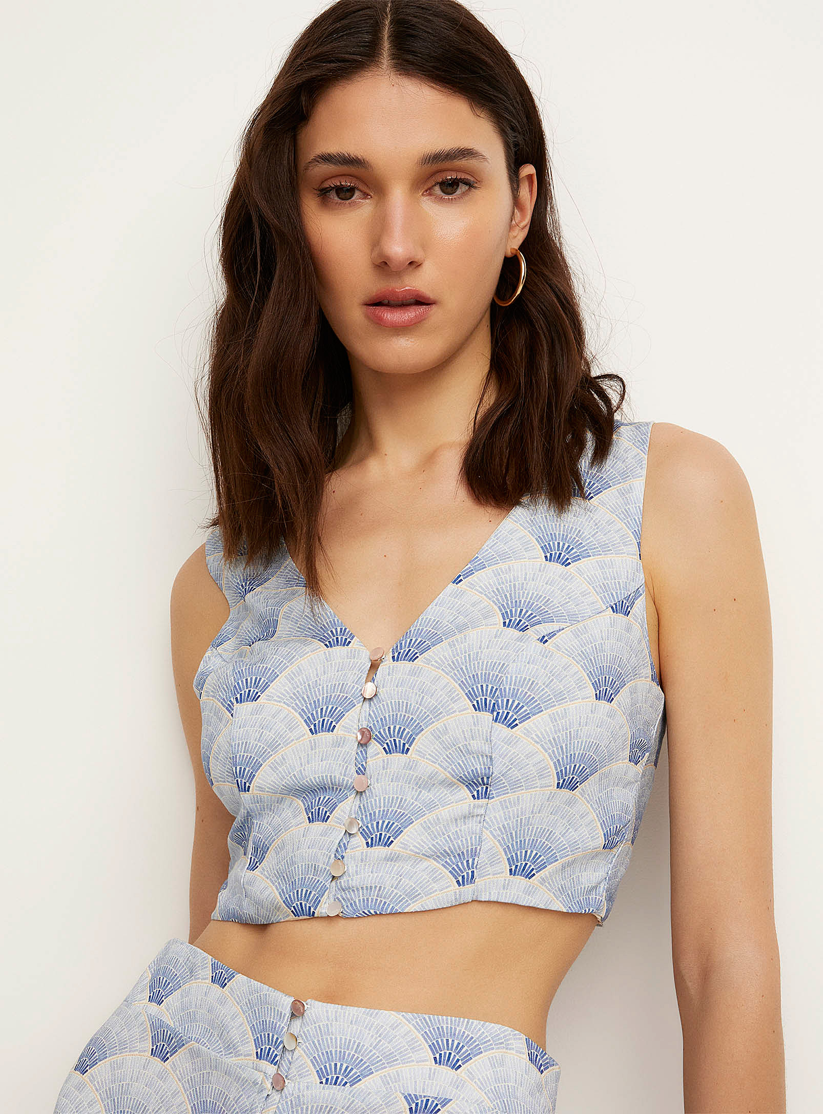Icone Blue Seashells Cropped Cami In Patterned Blue