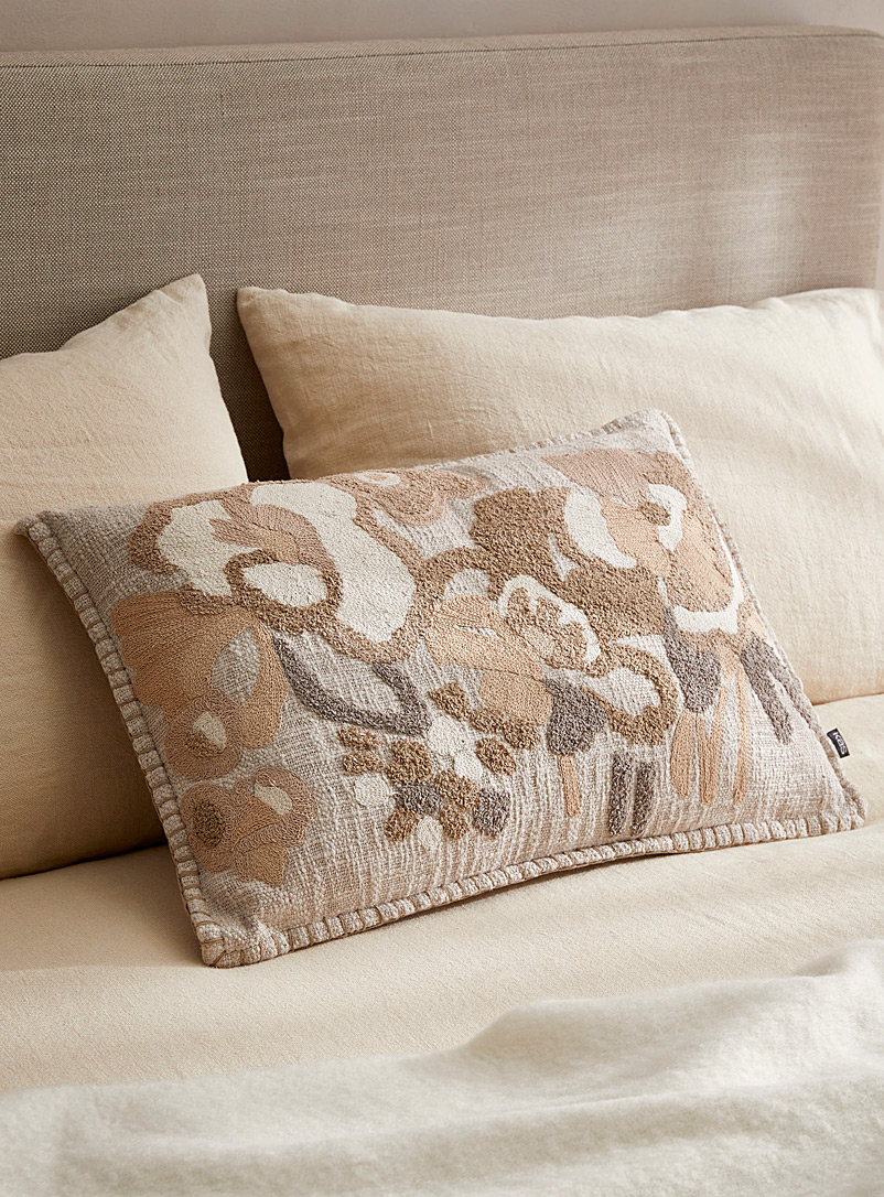 Kas Australia Patterned White Soothing flora cushion 40 x 60 cm