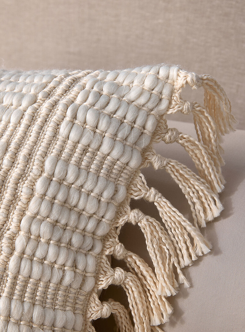 Kas Australia: Le coussin d&eacute;houssable textur&eacute; &agrave; franges Boston 50 x 50 cm &Eacute;cru &agrave; motifs