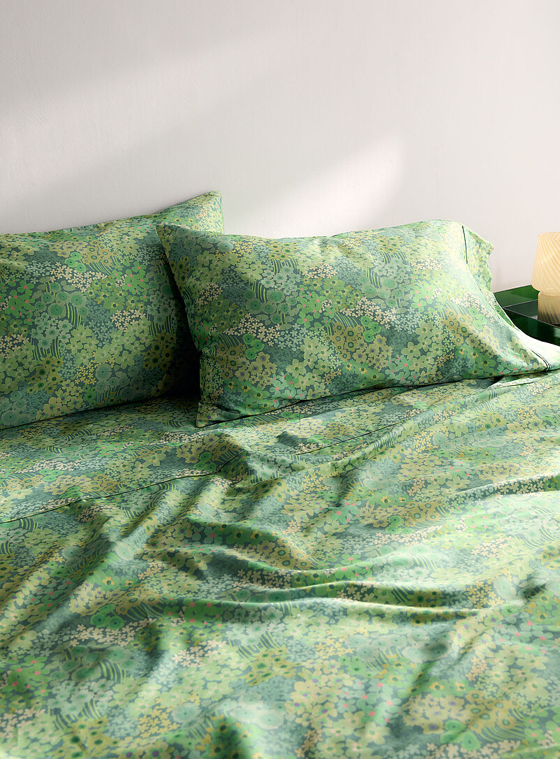 Clementine Green Flower Sheet Set Fits Mattresses Up To 16 In