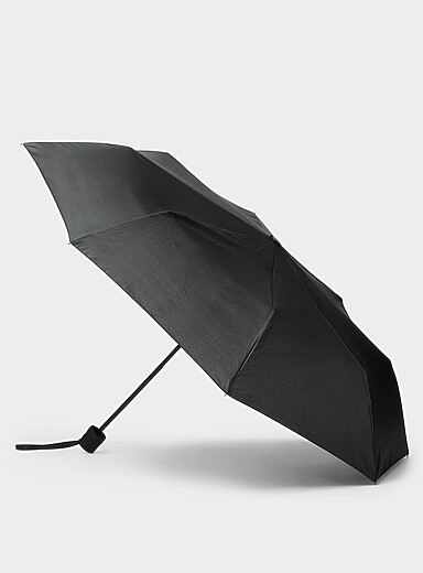 Le parapluie compact monochrome